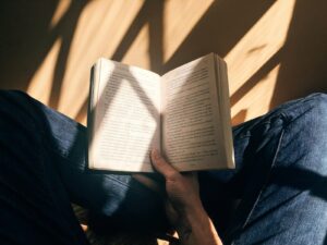 Wpływ czytania książek na zdrowie – jak to działa?