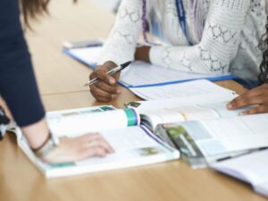 Profesjonalny druk materiałów szkoleniowych i tworzenie skryptów dydaktycznych –  wsparcie edukacyjne