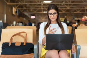 Wsparcie finansowe w podróży służbowej – przewodnik po dietach i świadczeniach