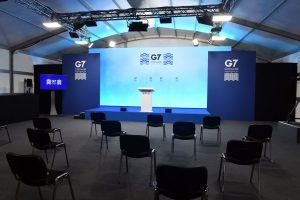 Miejsce na konferencję prasową: jakich błędów lokalizacyjnych unikać przy budowaniu agendy od zera?